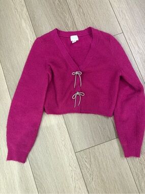 H&M pink sweater with diamond bows